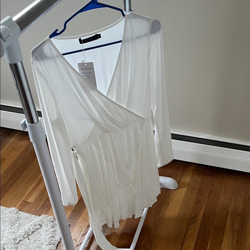 Elegant White V-Neck Dress